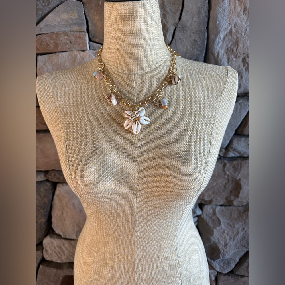 New🌟Anthropologie-Nakamol CREAM SHELL CHARM NECKLACE